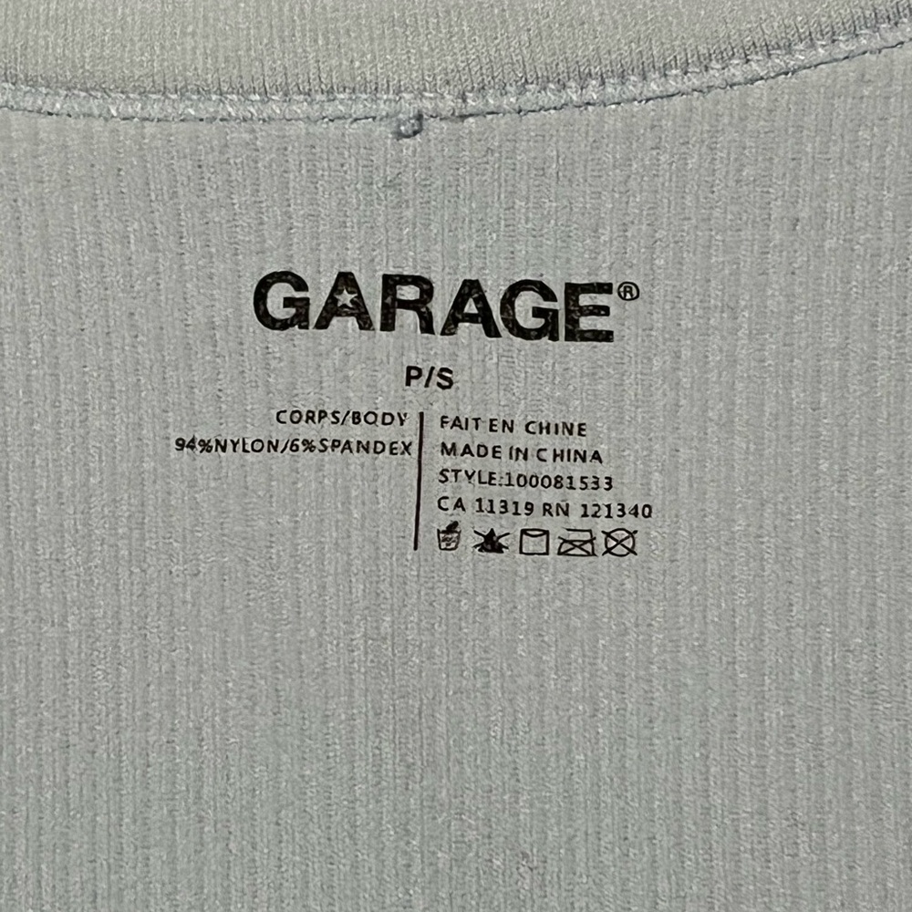 Garage Ribbed V-Neck Crop Top - Picture 3 of 3